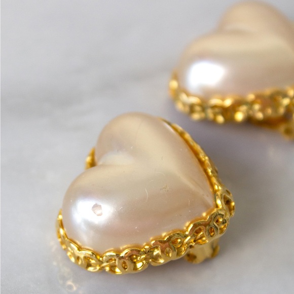Chanel Vintage S/S1992 Pearl Heart Gold Collection 28 Clip Earrings Brooch Set - Picture 7 of 13